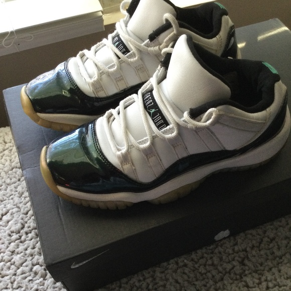 Jordan Retro 11 Low Emerald Green/Purple Flip-Flop - Picture 2 of 11